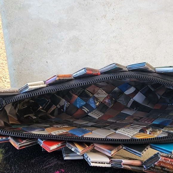 Recycle upcycle high end magazine should bag purse - Picture 8 of 8